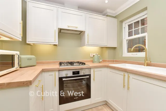 Park Rise, Leatherhead, KT22, photo 3