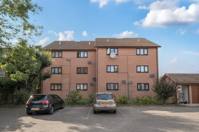 Church Road, Northolt, UB5, photo 1