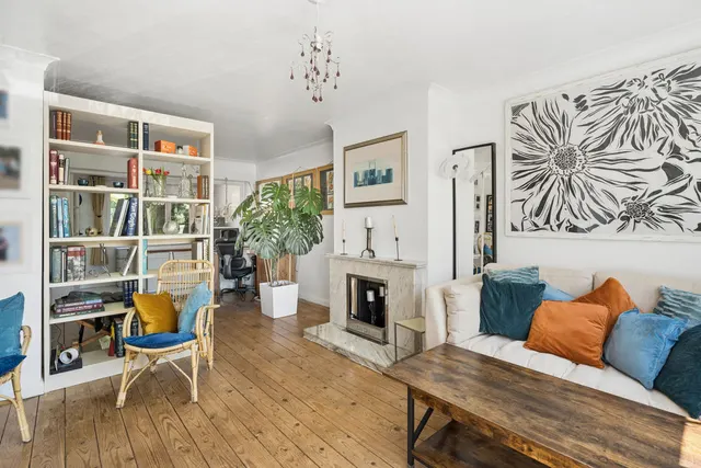 Photo 3 — Woodland Close, Marlow SL7 3LE