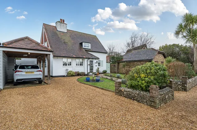 A'beckets Avenue, Aldwick Bay, PO21, photo 1