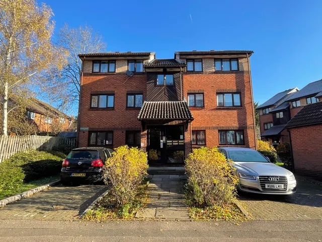Pavilion Way, Edgware, HA8, photo 1