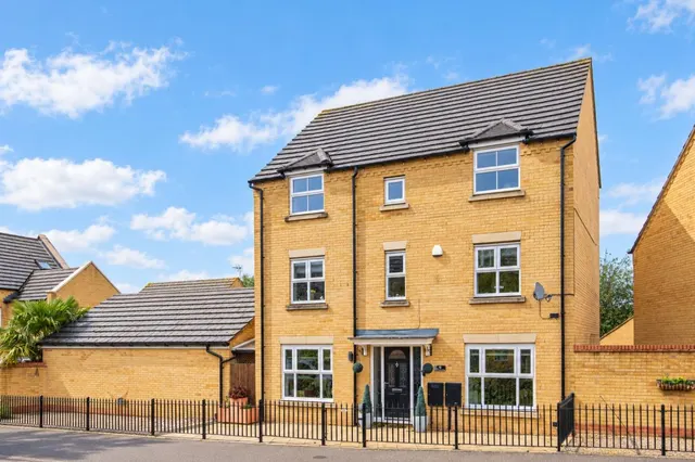 School Lane, Higham Ferrers, photo 1