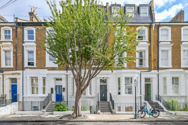 Flat Basement, 20 Southerton Road, London, photo 1