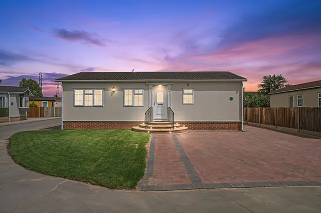 New Site Weybridge Park Estate, Addlestone KT15 2RG, photo 1