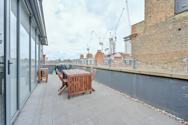 Photo 2 — Flat 10, York House, London