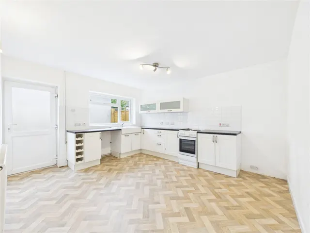 Henbury Road, Hanham, BS15, photo 2