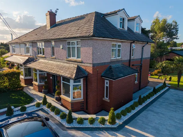 Bury Old Road, Ainsworth, Bolton, BL2 5PF, photo 1