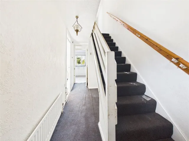 Photo 2 — Linnett Close, London, E4