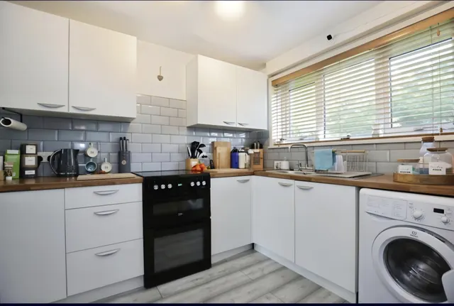 Photo 3 — Falkland Place CV47