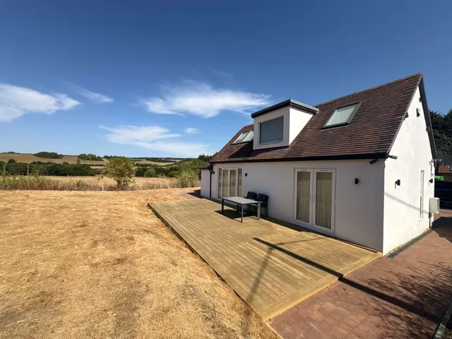 Reading Road, Lower Basildon, Reading, Berkshire, RG8 9ND, photo 1