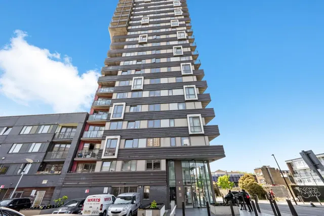 Spencer Way, London, E1, photo 1