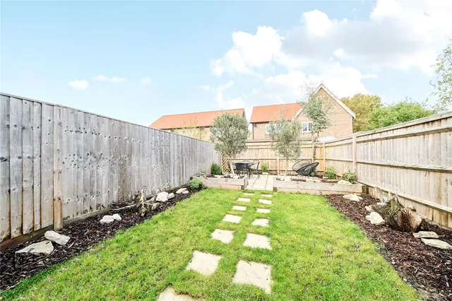 Photo 2 — Titchener Way, Hook, Hampshire, RG27 9RT
