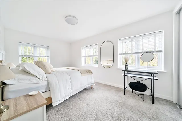 Photo 3 — Titchener Way, Hook, Hampshire, RG27 9RT