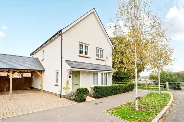 Titchener Way, Hook, Hampshire, RG27 9RT, photo 1