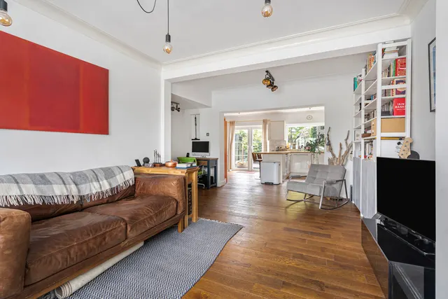 Vegal Crescent, Englefield Green, TW20, photo 2
