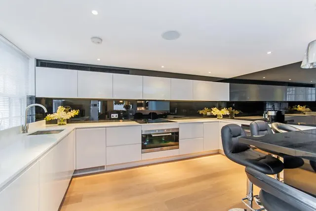 Photo 2 — Radnor Place, Bayswater, London, W2 2TE