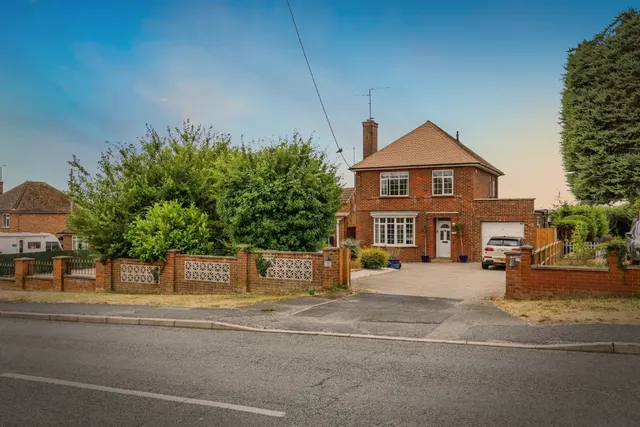 London Road, Raunds, photo 1