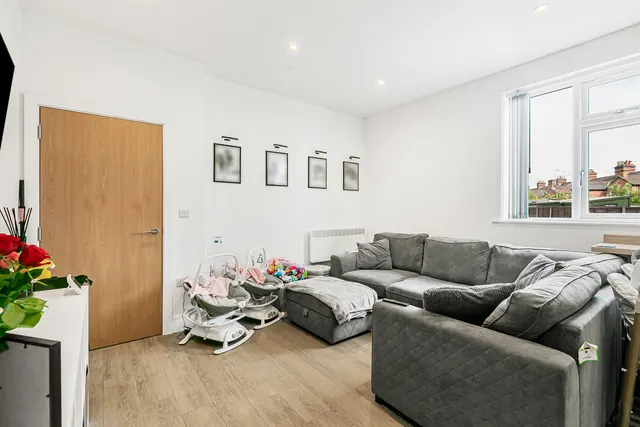 Guildford Road, Chertsey, KT16, photo 2