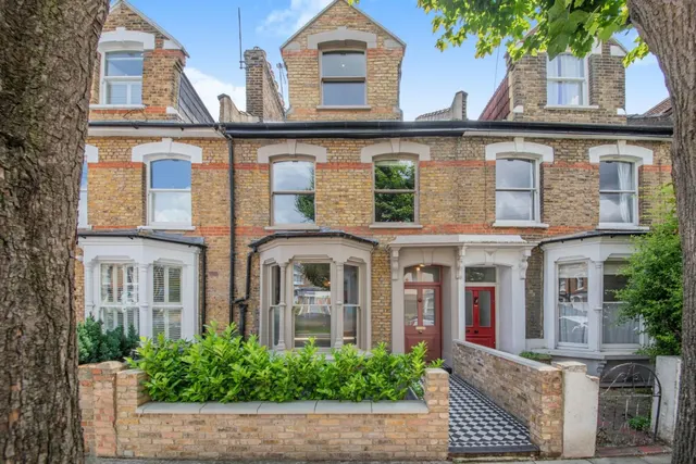 Brighton Road, London, N16, photo 1