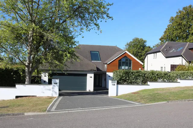 Yarm Way, Leatherhead, KT22, photo 1