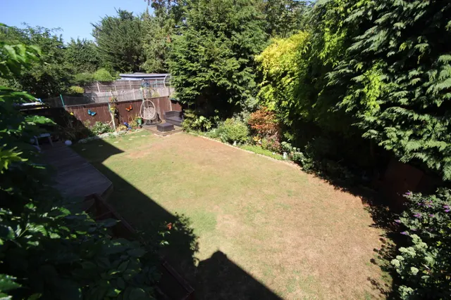 Penton Hook Road, Staines, photo 3