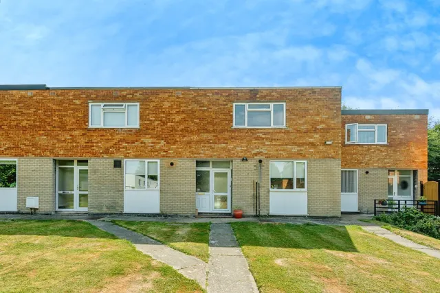 Conifer Close, Reigate, photo 1