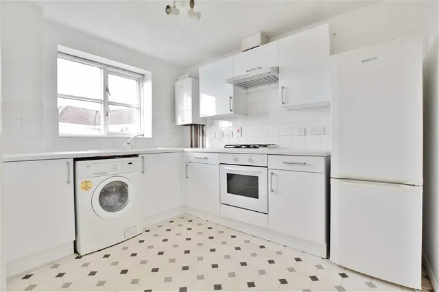 Cobham Close, Cippenham, photo 3