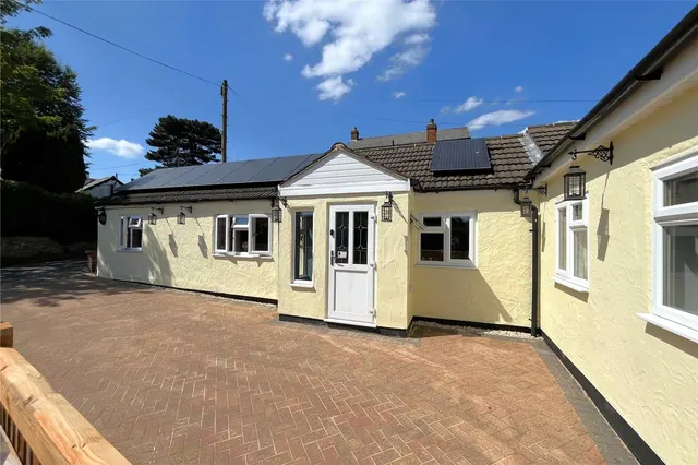Folly Lane North, Farnham, Surrey, GU9 0HU, photo 1