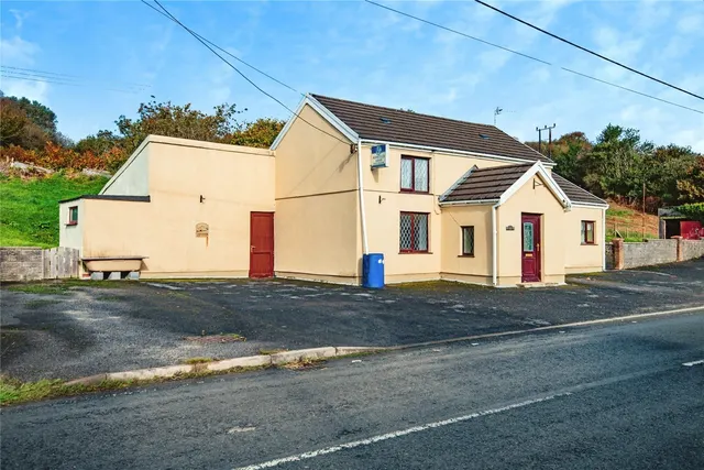 Meinciau Road, Mynyddygarreg, SA17, photo 1