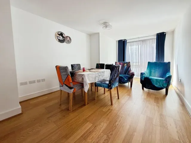 Churchill Road, Uxbridge, UB10, photo 3