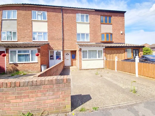 Aldwych Close, Hornchurch, RM12, photo 1