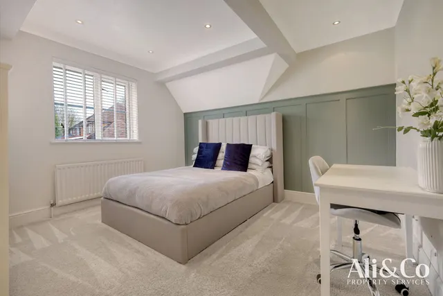 Photo 3 — Henry De Grey Close, Grays, Essex, RM17 5GH