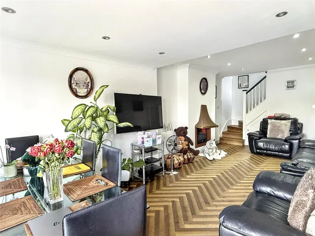Photo 2 — Woodfall Avenue, Barnet, EN5 2HA