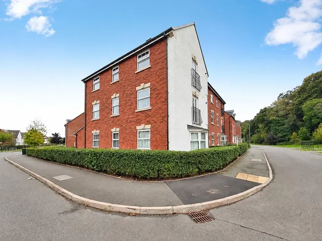 Bloomfield Crescent, Doseley, TF4, photo 1