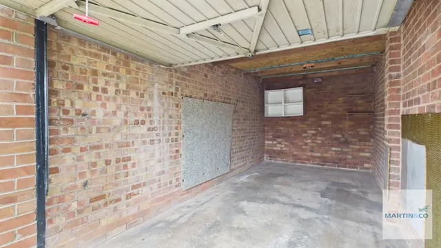 Photo 3 — Garage, Chatsworth Avenue
