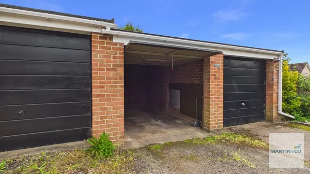Garage, Chatsworth Avenue, photo 1