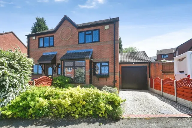 Dexter Way, Birchmoor, B78, photo 1