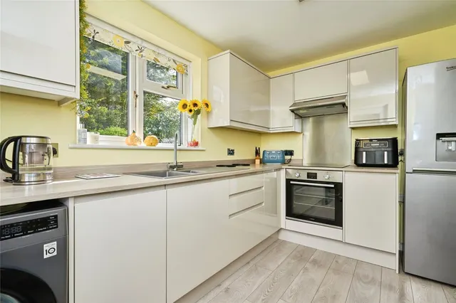 Manor Road, Wroxall, PO38, photo 3
