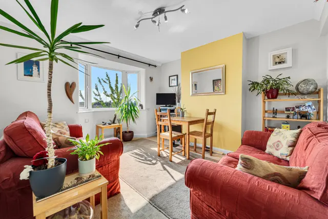 Oakhall Drive, Sunbury-on-Thames, TW16, photo 1