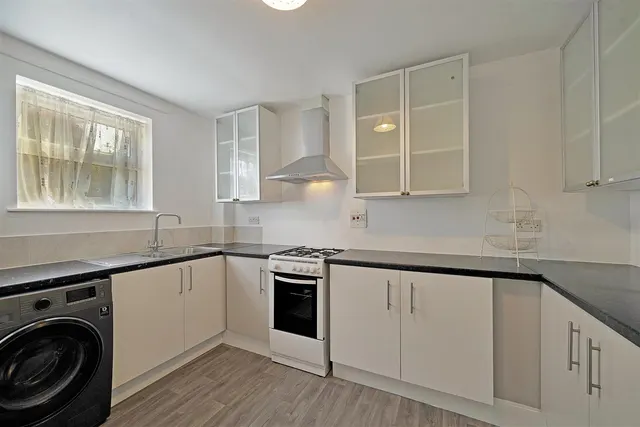 Rowan Close, Wembley, HA0, photo 2