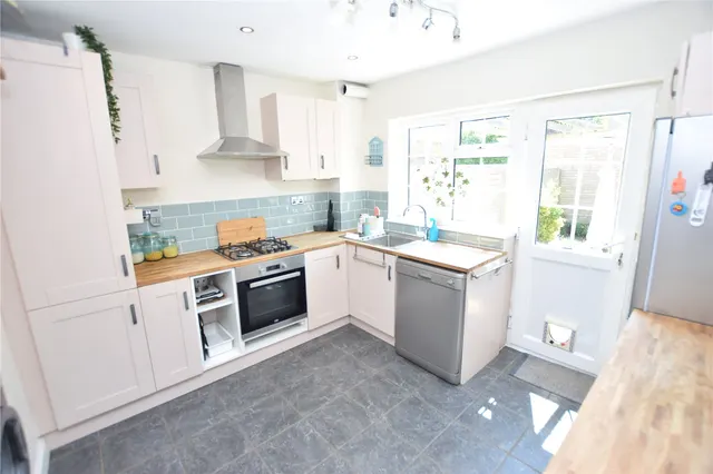 Photo 3 — Hanover Gardens, Farnborough, Hampshire, GU14 9DU