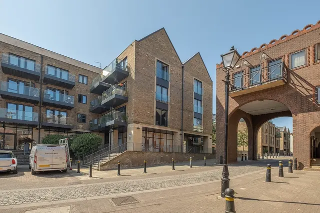 Swan Street, Isleworth, TW7, photo 1