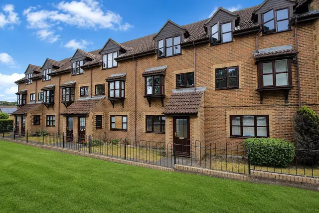Chalet Court, Bordon, GU35, photo 1