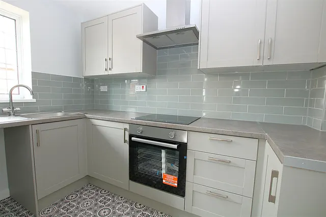 Limoges Court, Duston, NN5, photo 2
