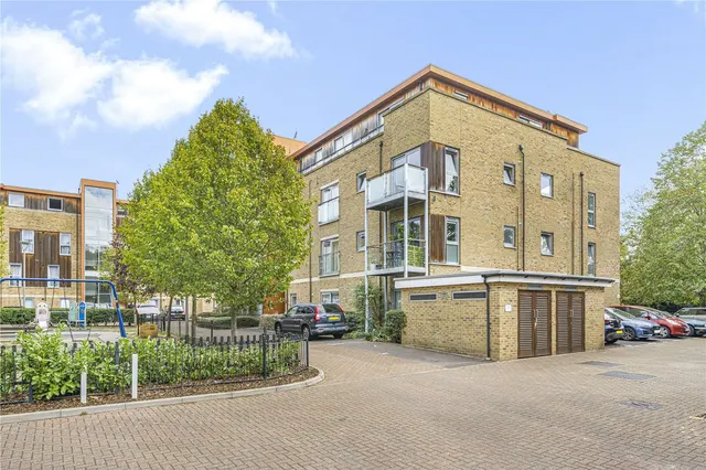 Southcott Road, Teddington, TW11, photo 2
