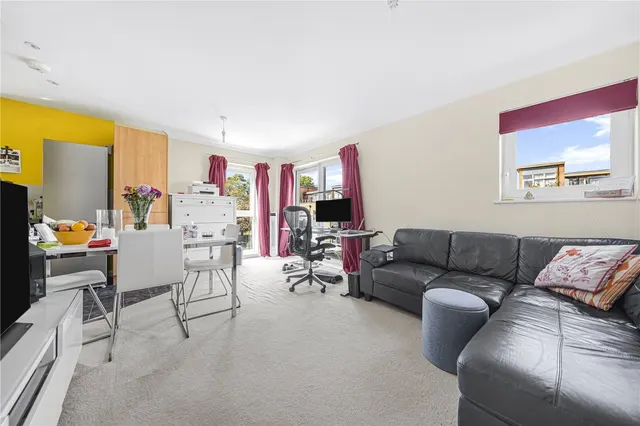 Southcott Road, Teddington, TW11, photo 1