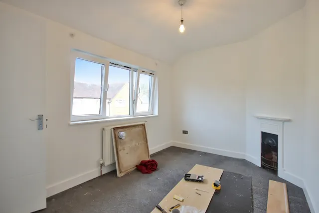 Photo 3 — Woodside Way, Croydon, CR0 7AT