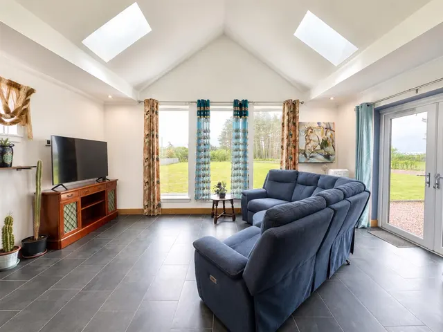 Photo 3 — Biggar Road, Carnwath, Lanark, ML11 8JT