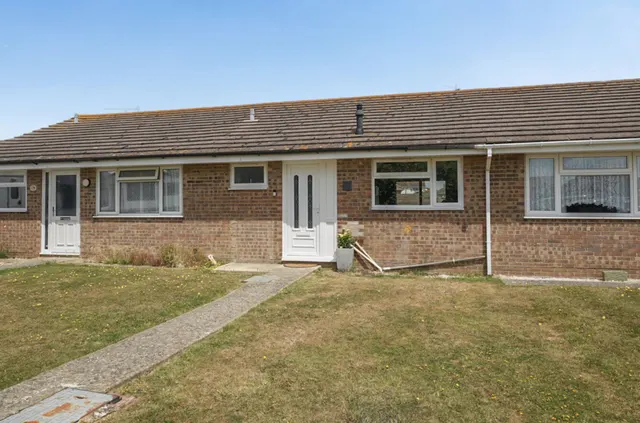 Slattsfield Close, Selsey, PO20, photo 1
