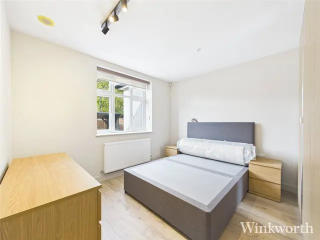 Lowfield Road, London, W3, photo 1